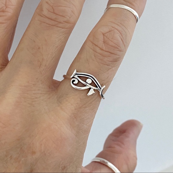 Sterling Silver Little Ra Eye Ring, Evil Eyes, Eyebrows, Silver Rings, Eyelashes - Picture 9 of 12